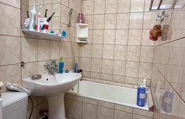 Apartament 3 camere cu parcare, etaj intermediar