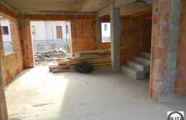 Vanzare parte de duplex, 107 mp utili, cu teren 250 mp, front 11 ml, semifinisat
