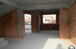 Vanzare parte de duplex, 107 mp utili, cu teren 250 mp, front 11 ml, semifinisat