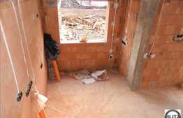 Vanzare parte de duplex, 107 mp utili, cu teren 250 mp, front 11 ml, semifinisat