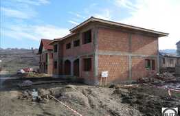 Vanzare parte de duplex, 107 mp utili, cu teren 250 mp, front 11 ml, semifinisat