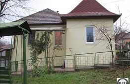 Casa individuala, 60 mp utili, teren de 820 mp si front la 2 strazi