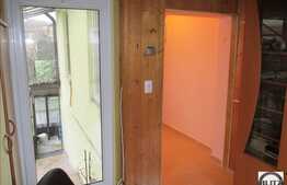 Casa individuala, 60 mp utili, teren de 820 mp si front la 2 strazi