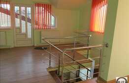 Casa individuala 220 mp, teren 400 mp, front de 15 ml, 2 garaje, zona linistita