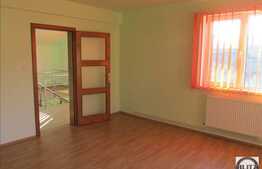 Casa individuala 220 mp, teren 400 mp, front de 15 ml, 2 garaje, zona linistita