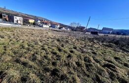 Teren construibil -556 mp situat in Chinteni in  zonă de case, front 16ml