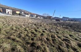 Teren construibil -556 mp situat in Chinteni in  zonă de case, front 16ml