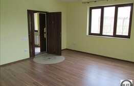 Casa de vanzare, 120 mp, teren de 600 mp si front la strada de 30 ml, garaj!