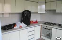 Casa de vanzare, 120 mp, teren de 600 mp si front la strada de 30 ml, garaj!