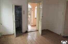 Casa renovabila, 160 mp cu teren de 716 mp si front la strada de 15 ml!