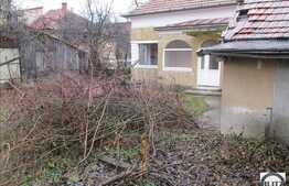 Casa renovabila, 160 mp cu teren de 716 mp si front la strada de 15 ml!