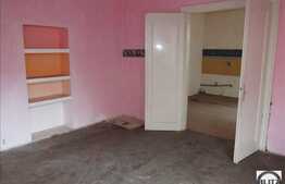 Casa renovabila, 160 mp cu teren de 716 mp si front la strada de 15 ml!