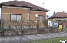 Casa de vanzare, 101 mp, cu teren aferent de 900 mp si front la strada de 20 ml!