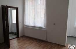 Casa de vanzare 45 mp utili, cu teren de 118 mp, zona centrala!