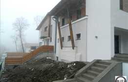 Vanzare casa 5 camere, 160 mp, 500 mp teren, front la 2 strazi, zona de case!