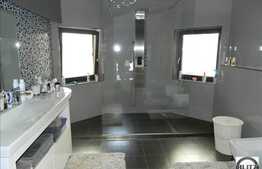 Casa moderna, 385 mp utili, teren 900 mp, imobil nou, zona linistita de case!