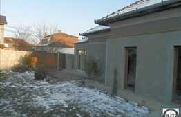 De vanzare asa cu 3 camere, 78 mp, teren 300 mp, front 15 ml, zona linistita!