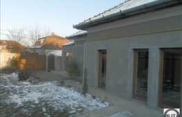 De vanzare asa cu 3 camere, 78 mp, teren 300 mp, front 15 ml, zona linistita!