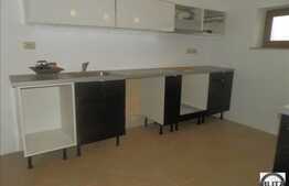 De vanzare asa cu 3 camere, 78 mp, teren 300 mp, front 15 ml, zona linistita!