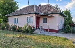 Proprietate cu casa renovabila si anexe, teren 8291 mp, în Iclod