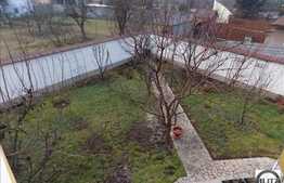 Casa cuplata cu 4 camere, 180 mp utili, teren 400 mp, zona linistita de case