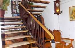 Casa cuplata cu 4 camere, 180 mp utili, teren 400 mp, zona linistita de case