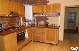 Casa de vanzare cu 5 camere, 170 mp, teren 1100 mp, renovata, zona linistita!