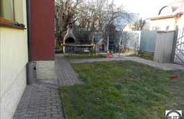 Vanzare casa de lux, 238 mp, teren 500 mp, 2 fronturi stradale, zona centrala!