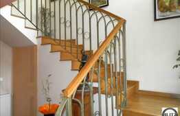 Vanzare casa de lux, 238 mp, teren 500 mp, 2 fronturi stradale, zona centrala!