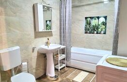 Apartament spatios cu 2 camere, 67mp, etaj intermediar, parcare, Florilor