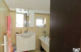 Vanzare triplex, 130 mp, teren 230 mp, 2 fronturi stradale, zona rezidentiala!