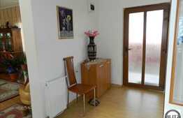 Vanzare triplex, 130 mp, teren 230 mp, 2 fronturi stradale, zona rezidentiala!