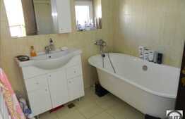 Vanzare triplex, 130 mp, teren 230 mp, 2 fronturi stradale, zona rezidentiala!