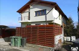 Vanzare triplex, 130 mp, teren 230 mp, 2 fronturi stradale, zona rezidentiala!