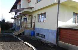 Vanzare triplex, 130 mp, teren 230 mp, 2 fronturi stradale, zona rezidentiala!