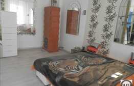 Casa cu 4 camere, 115 mp, teren 300 mp, 18 ml front stradal, zona Piata 14 Iulie