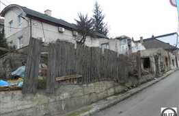 Casa demolabila/renovabila cu extindere, teren de 200 mp, 2 fronturi. POT 35%!