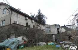 Casa demolabila/renovabila cu extindere, teren de 200 mp, 2 fronturi. POT 35%!