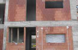 Casa insiruita 160 mp, teren 350 mp, zona linistita! Semifinisata!