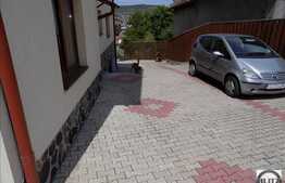Duplex 4 camere, 184 mp, teren 425 mp, imobil nou, zona 7 strazi! 2 garaje!