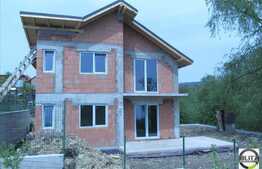 Casa individuala, semifinisata, 128 mp, teren 400 mp, parcare, terasa, balcon!