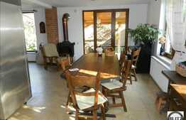 Casa de revista, 185 mp utili, teren 525 mp, gradina, zona linistita de case