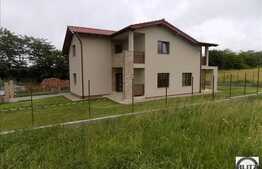 Casa cu 5 dormitoare, 160 mp, teren 600 mp, 10 ml front stradal, zona de case!