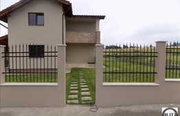 Casa cu 5 dormitoare, 160 mp, teren 600 mp, 10 ml front stradal, zona de case!