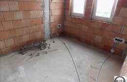 Casa insiruita, 120 mp, teren 150 mp, gradina, parcare! Semifinisata!