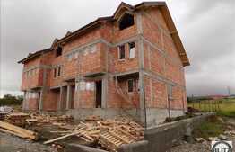 Casa insiruita, 120 mp, teren 150 mp, gradina, parcare! Semifinisata!