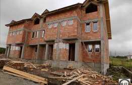 Casa insiruita, 120 mp, teren 150 mp, gradina, parcare! Semifinisata!