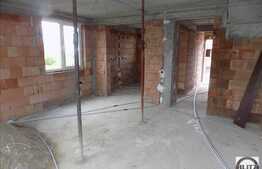 Casa insiruita, 120 mp, teren 150 mp, gradina, parcare! Semifinisata!