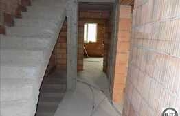 Casa insiruita, 120 mp, teren 150 mp, gradina, parcare! Semifinisata!