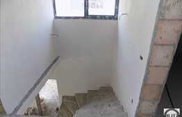 Duplex de vanzare, 180 mp utili, teren 300 mp, garaj, semifinisat, zona Real!